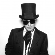 JohnnyTopHat_web